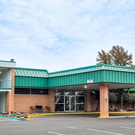 Super 8 By Wyndham Hope Hotel Exterior foto